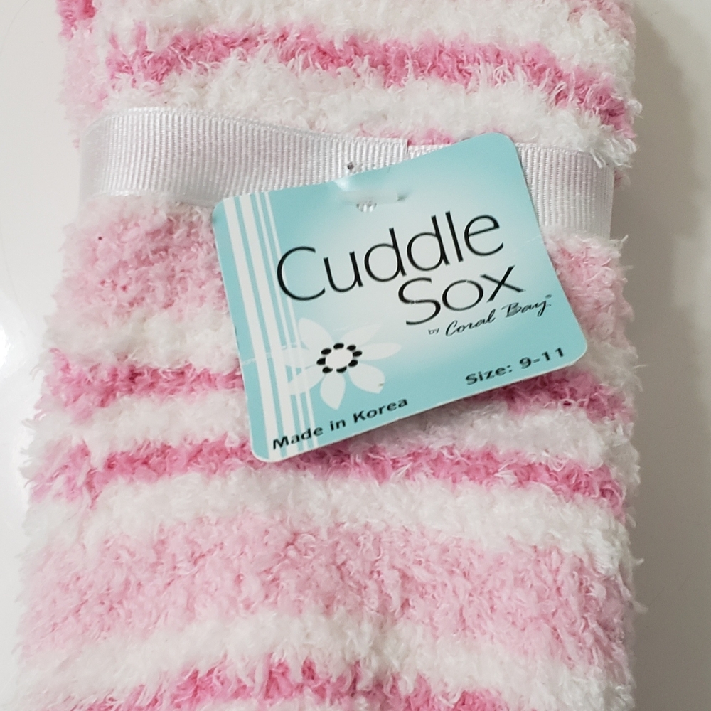 NWT-Cuddle Sox Fuzzy Pink & White Striped Lounge Socks Size 9-11